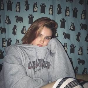 Meet your Posher, Chloe